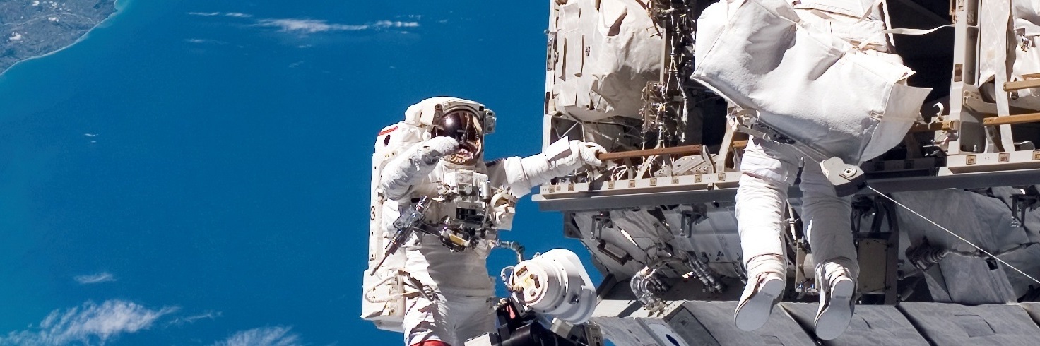 STS-116_spacewalk_1.jpg